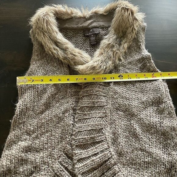 Fenn Wright Manson Sleeveless Knit Cardigan with faux fur collar - Picture 4 of 6